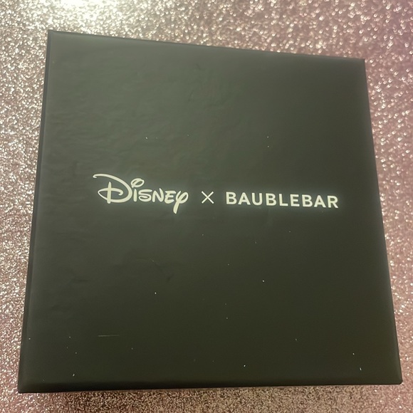 Mickey & Minnie St Pattys day earrings - Picture 3 of 3